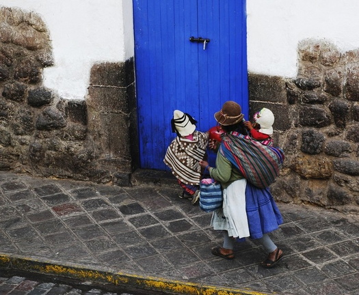 Peruvian woman with her kids
